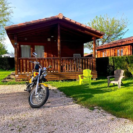 Camping Familial Paisible Avec Piscine, Mobil Home , Chalet, Studio & Emplacement Nue Casties-Labrande Экстерьер фото