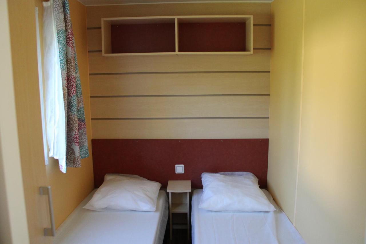 Camping Familial Paisible Avec Piscine, Mobil Home , Chalet, Studio & Emplacement Nue Casties-Labrande Экстерьер фото