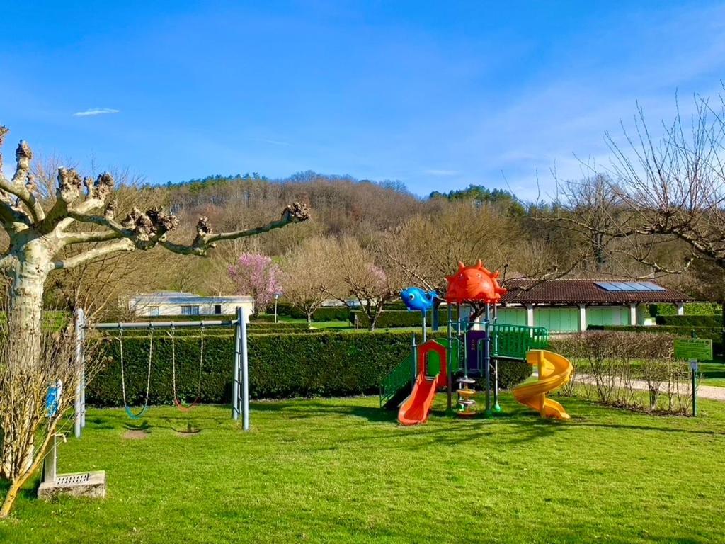 Camping Familial Paisible Avec Piscine, Mobil Home , Chalet, Studio & Emplacement Nue Casties-Labrande Экстерьер фото