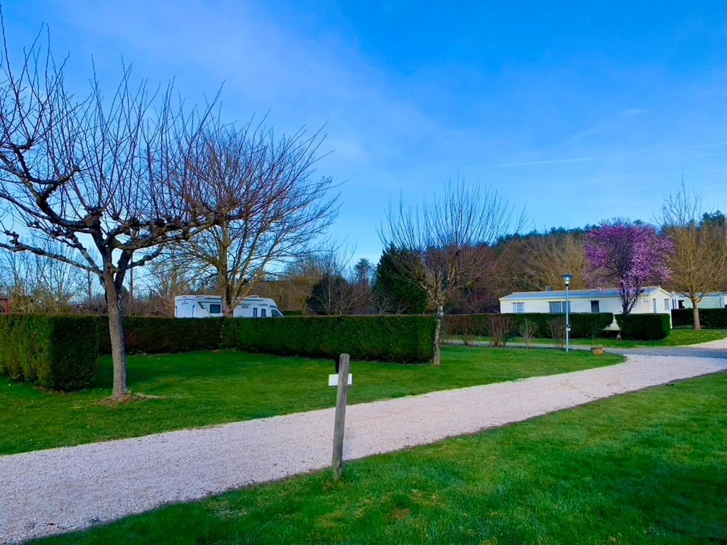 Camping Familial Paisible Avec Piscine, Mobil Home , Chalet, Studio & Emplacement Nue Casties-Labrande Экстерьер фото