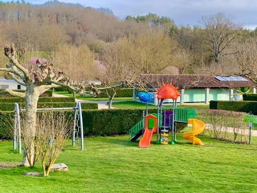 Camping Familial Paisible Avec Piscine, Mobil Home , Chalet, Studio & Emplacement Nue Casties-Labrande Экстерьер фото