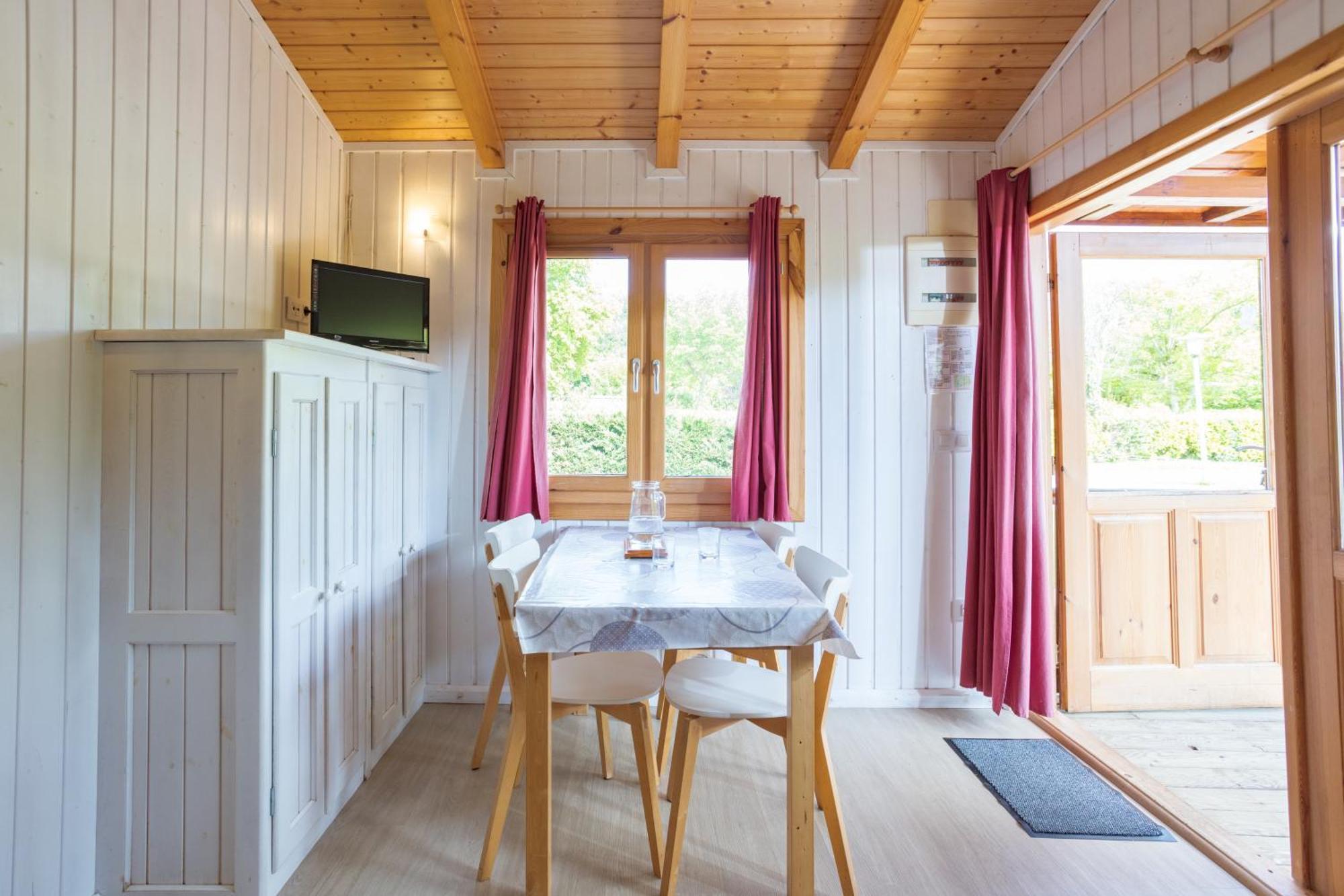 Camping Familial Paisible Avec Piscine, Mobil Home , Chalet, Studio & Emplacement Nue Casties-Labrande Экстерьер фото