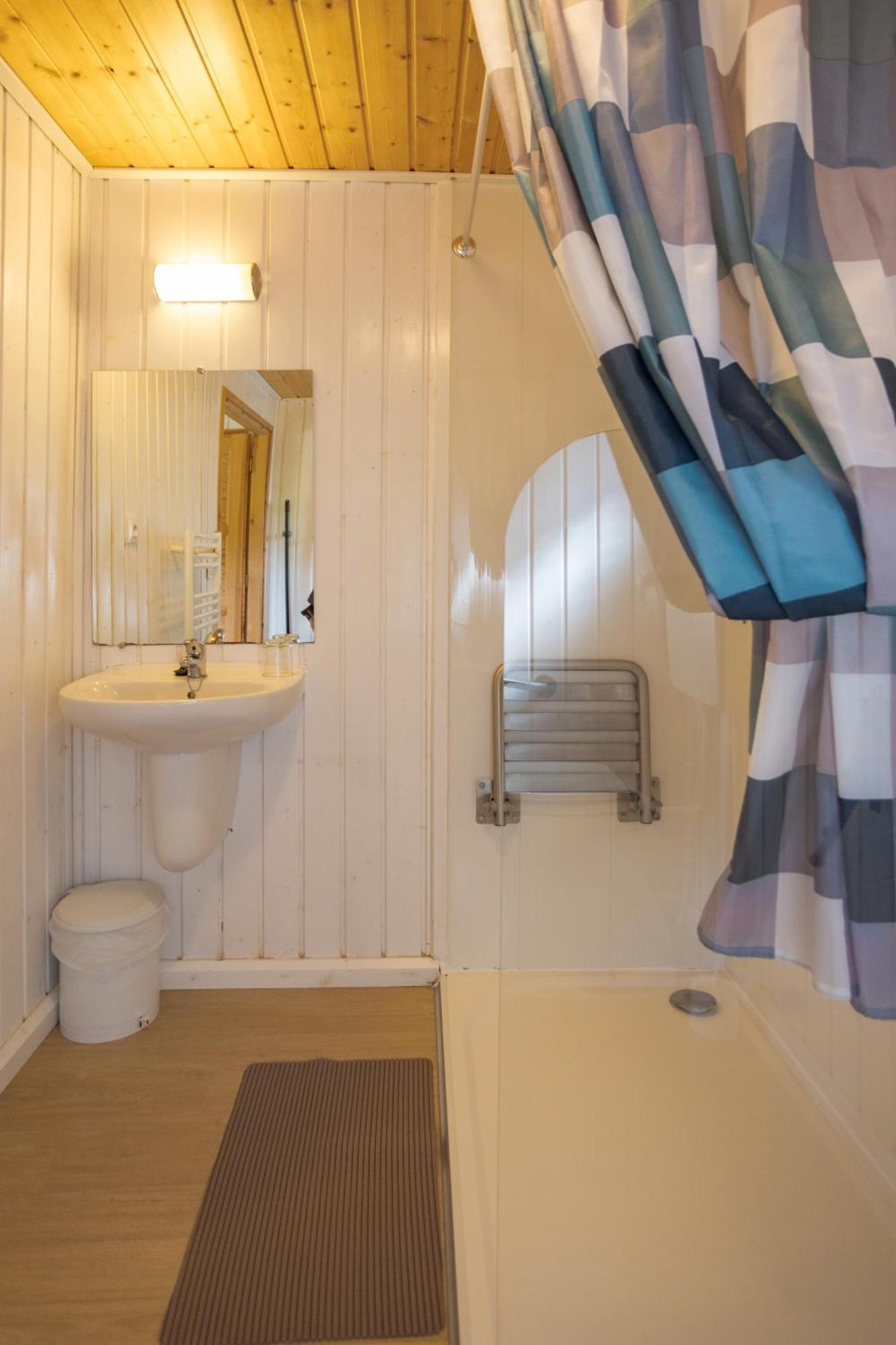Camping Familial Paisible Avec Piscine, Mobil Home , Chalet, Studio & Emplacement Nue Casties-Labrande Экстерьер фото