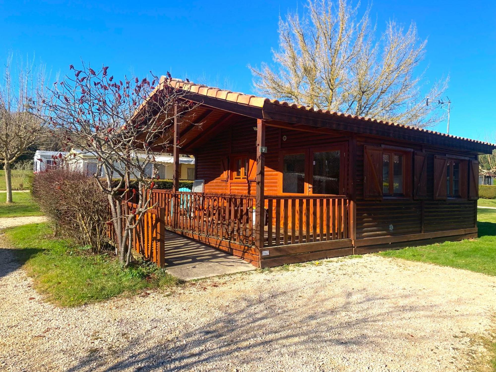 Camping Familial Paisible Avec Piscine, Mobil Home , Chalet, Studio & Emplacement Nue Casties-Labrande Экстерьер фото