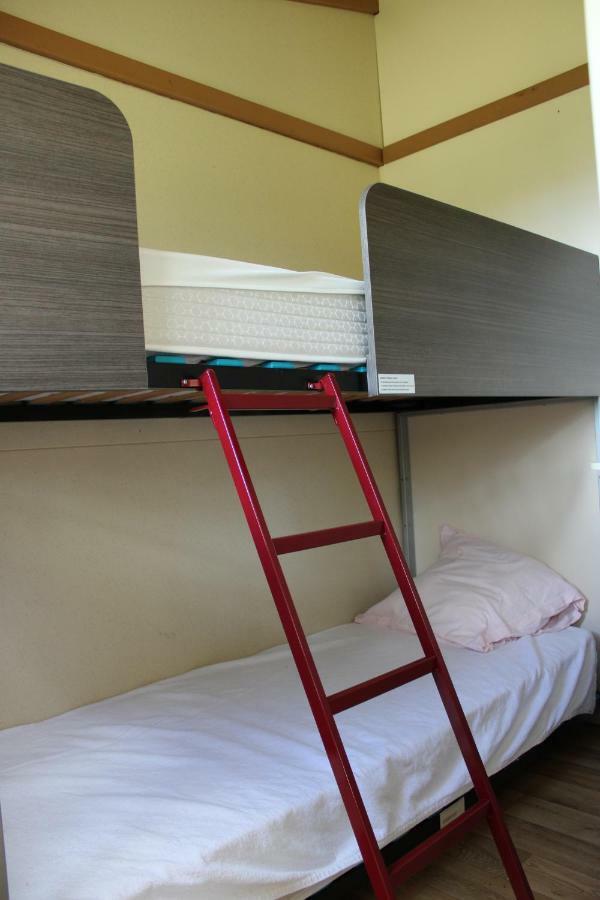 Camping Familial Paisible Avec Piscine, Mobil Home , Chalet, Studio & Emplacement Nue Casties-Labrande Экстерьер фото