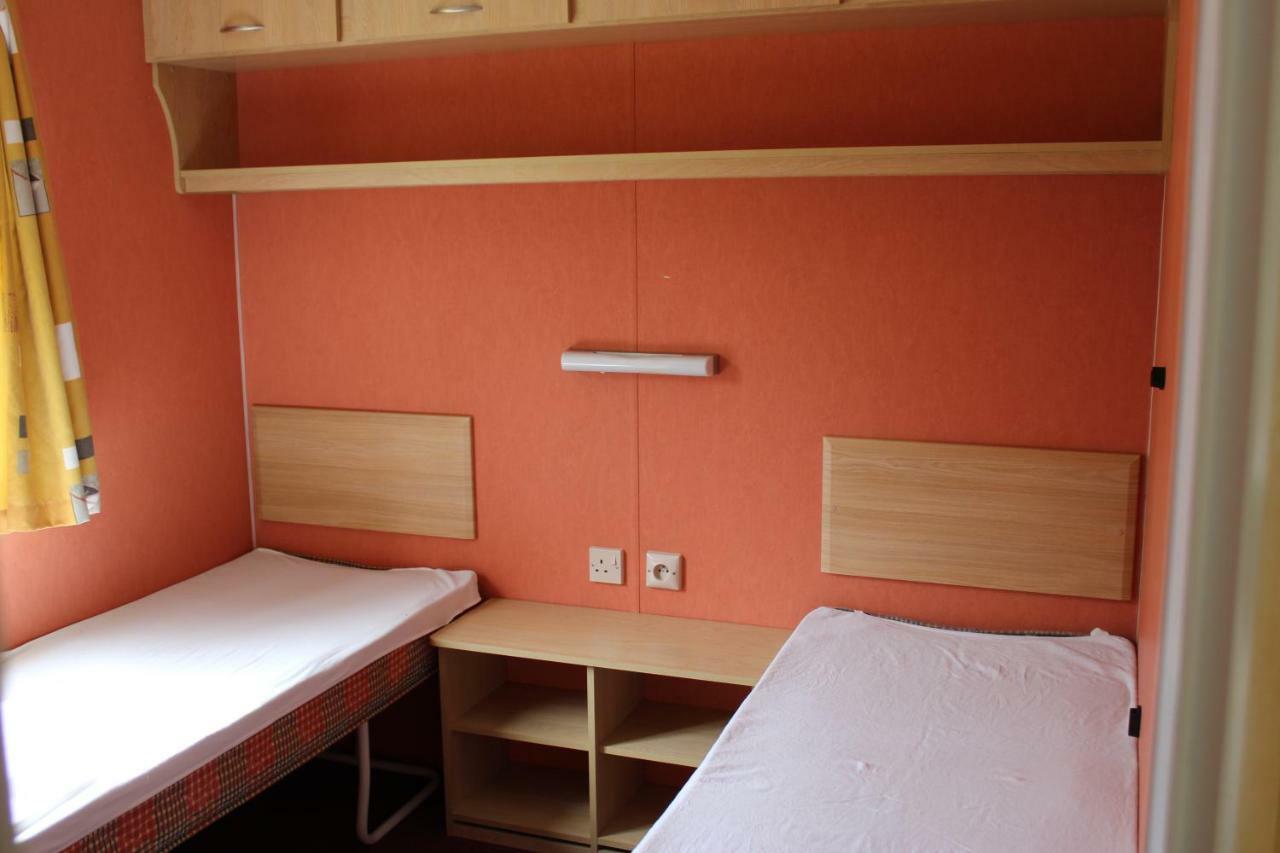 Camping Familial Paisible Avec Piscine, Mobil Home , Chalet, Studio & Emplacement Nue Casties-Labrande Экстерьер фото